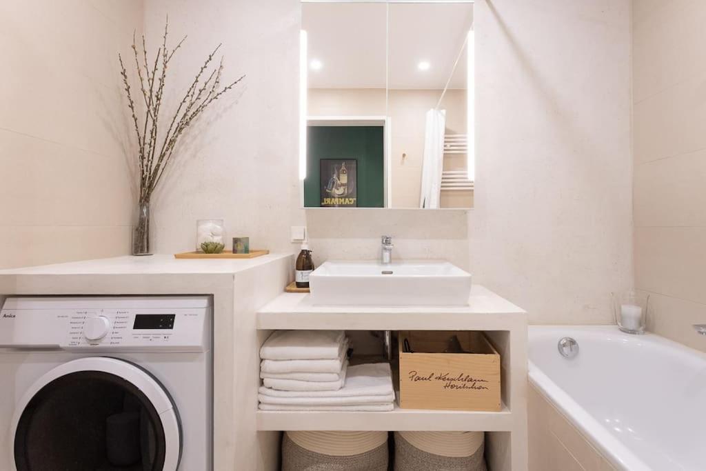 Dream Apartment - Central And Quiet With Ac And Free Parking Garage Wenen Buitenkant foto