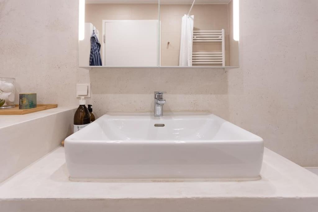 Dream Apartment - Central And Quiet With Ac And Free Parking Garage Wenen Buitenkant foto
