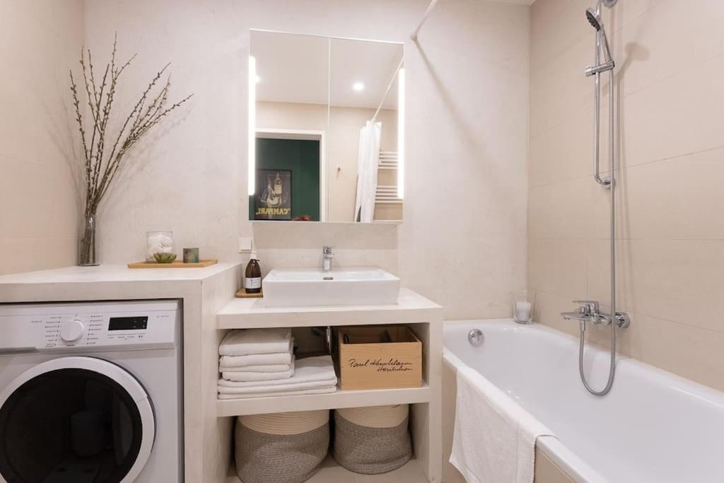 Dream Apartment - Central And Quiet With Ac And Free Parking Garage Wenen Buitenkant foto
