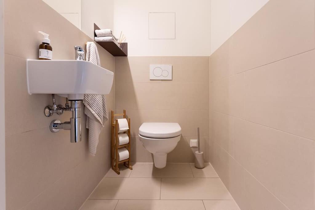 Dream Apartment - Central And Quiet With Ac And Free Parking Garage Wenen Buitenkant foto